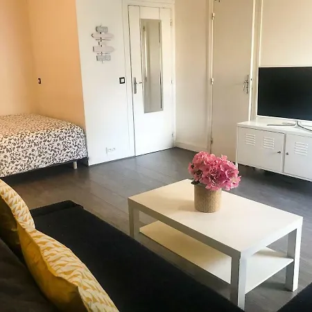 Lovely Flat Champs De Mars Eiffel